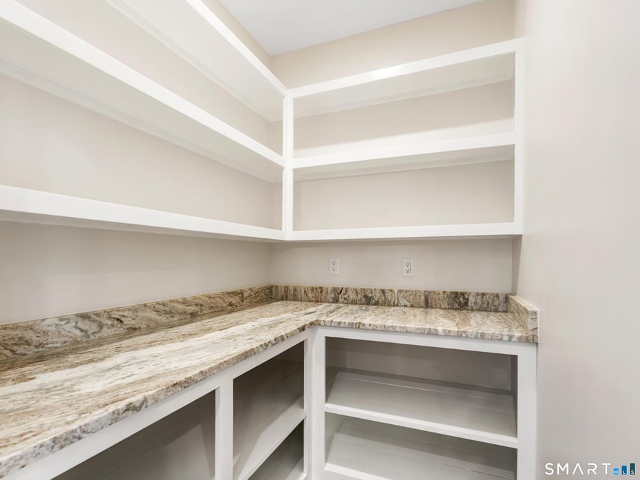 12 Meadowcrest Drive North Photo 13