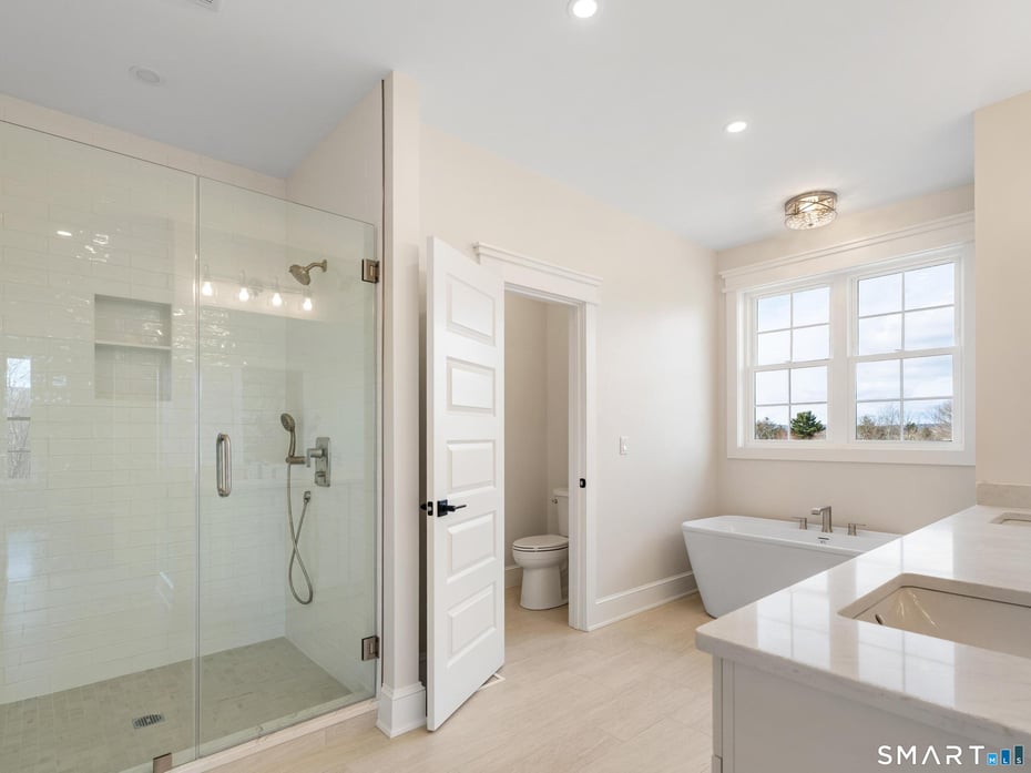 12 Meadowcrest Drive North Photo 18