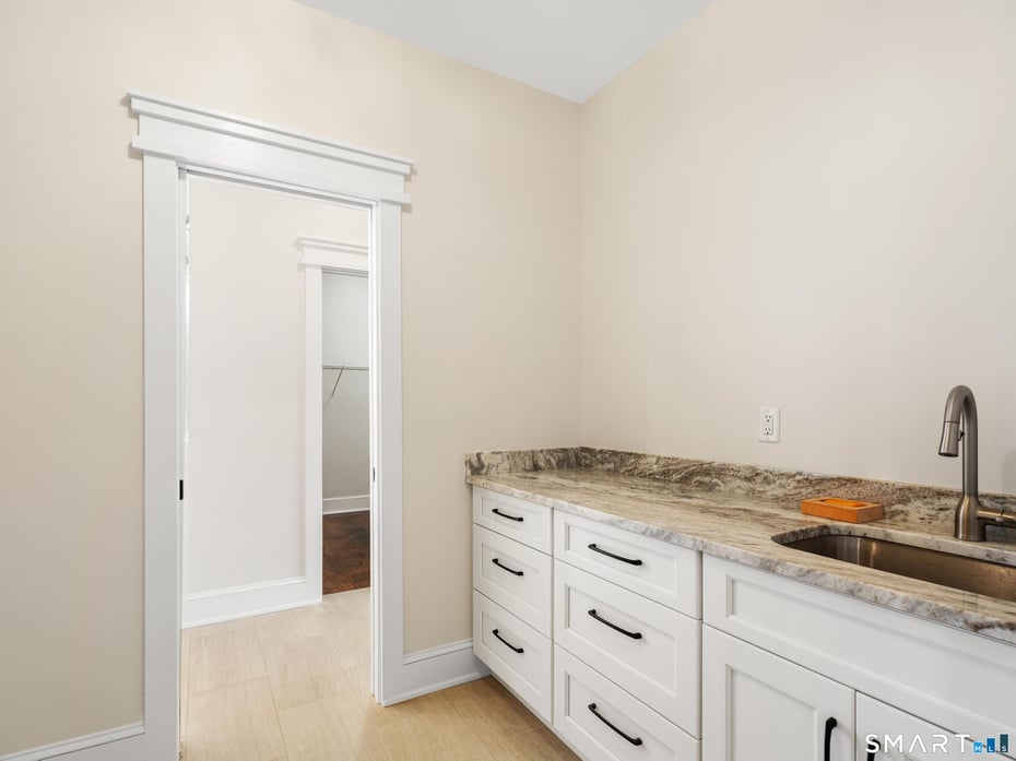 12 Meadowcrest Drive North Photo 23