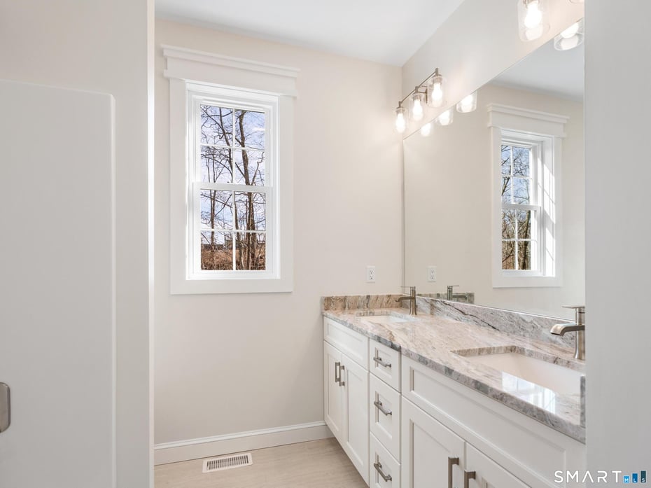 12 Meadowcrest Drive North Photo 28