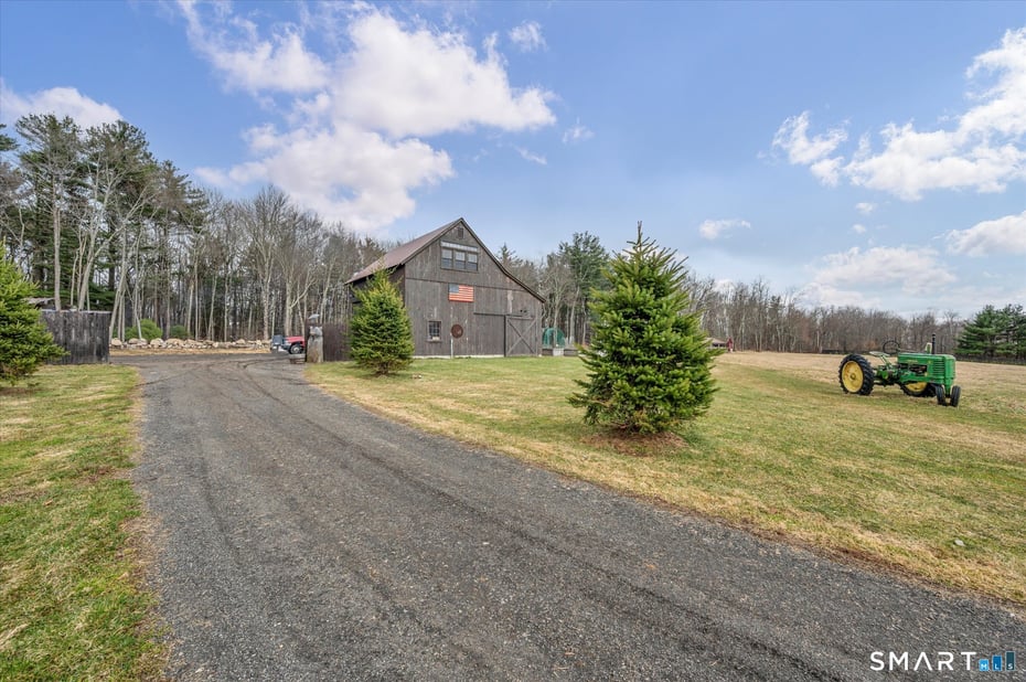 566 Maple Street Photo 4