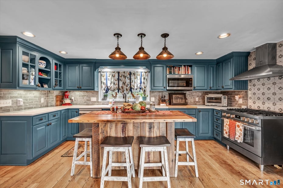 566 Maple Street Photo 8