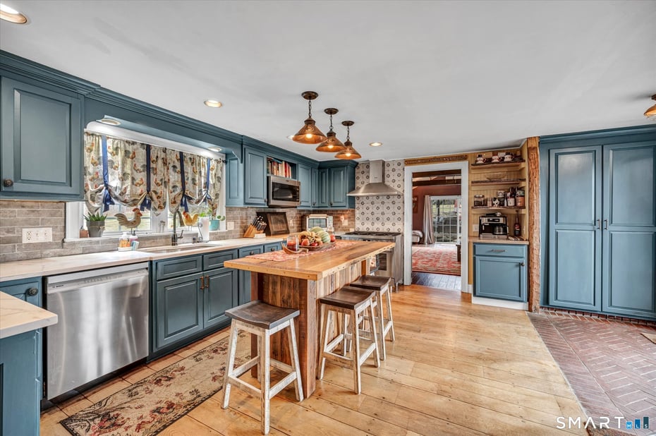 566 Maple Street Photo 9