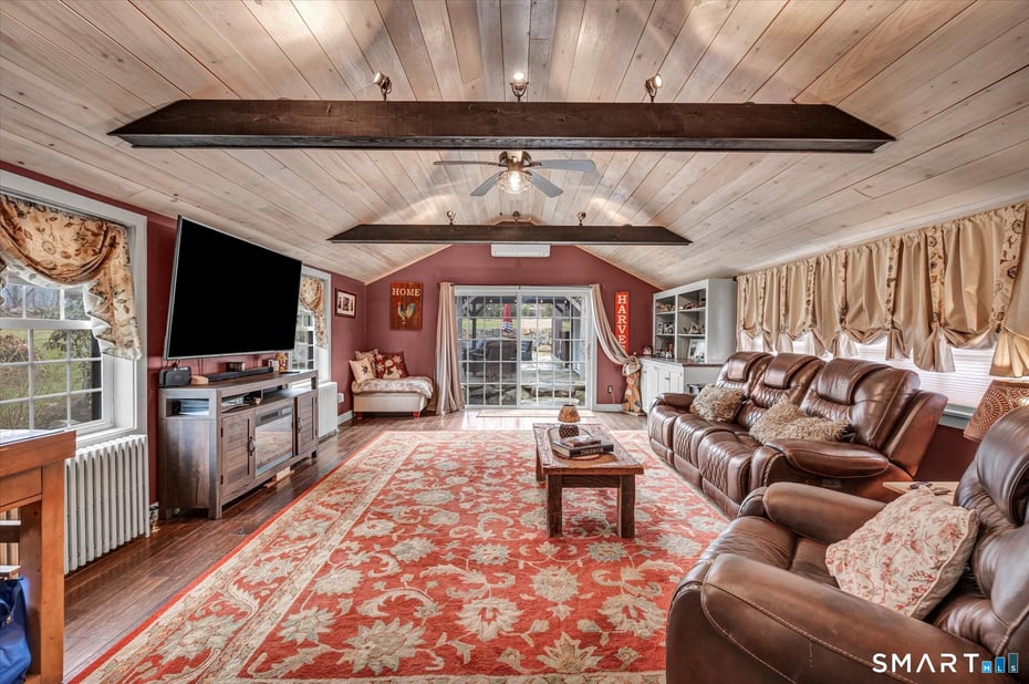 566 Maple Street Photo 12