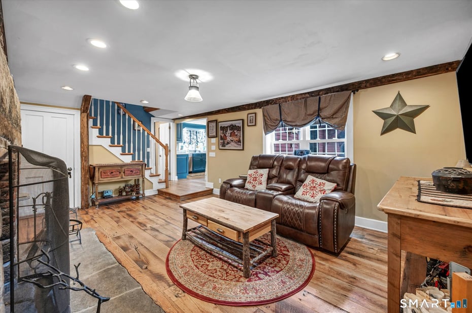 566 Maple Street Photo 17