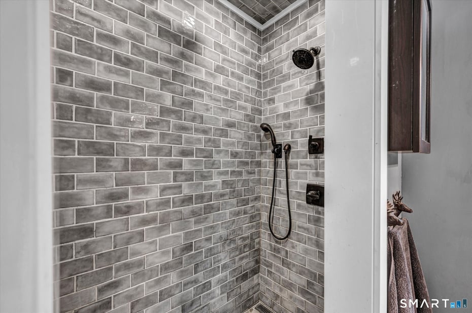 566 Maple Street Photo 22