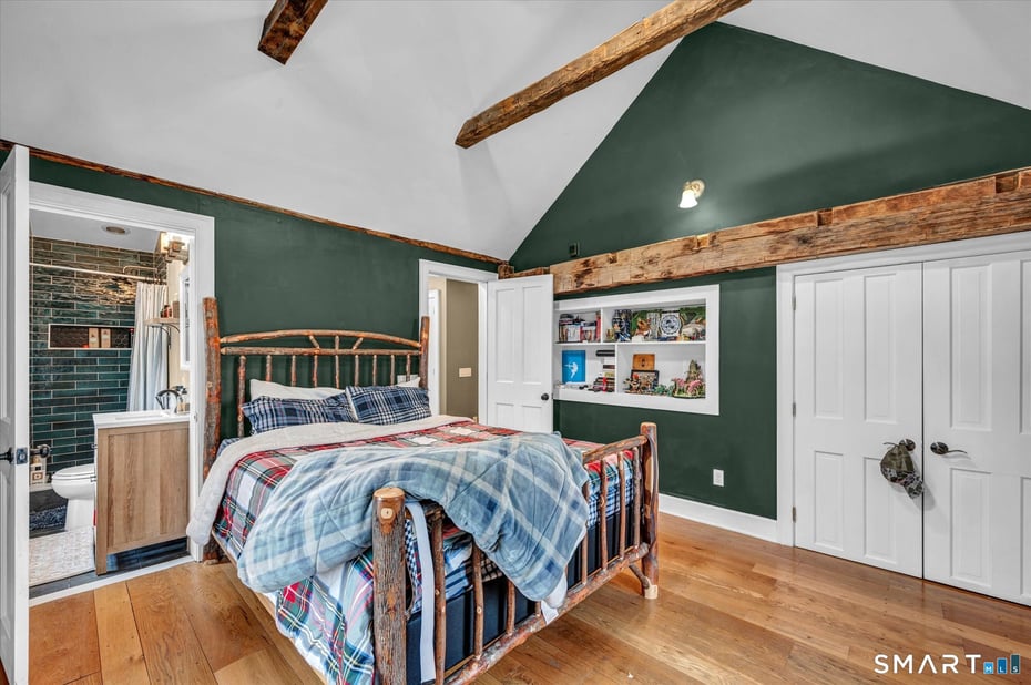 566 Maple Street Photo 24