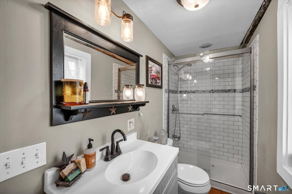 566 Maple Street Photo 25