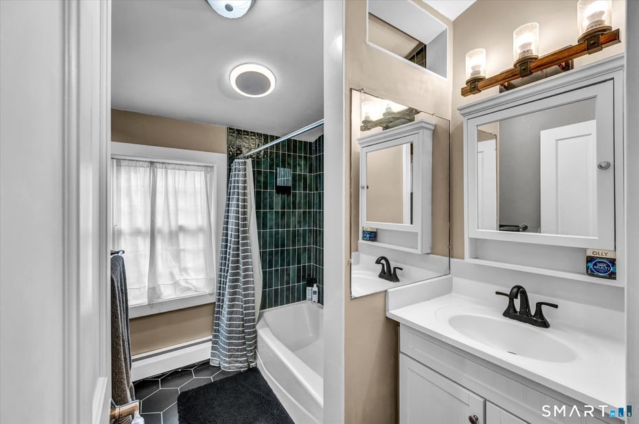 566 Maple Street Photo 27