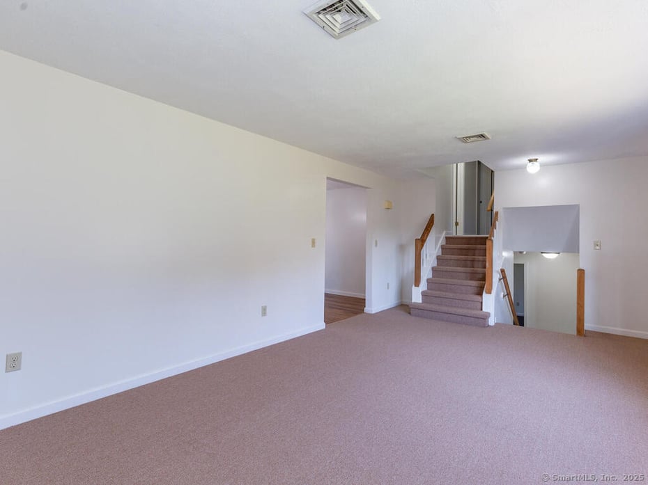 26 Woodside Drive Photo 9