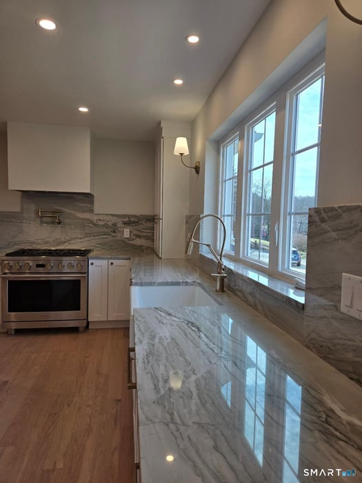 152 Davis Road Photo 9