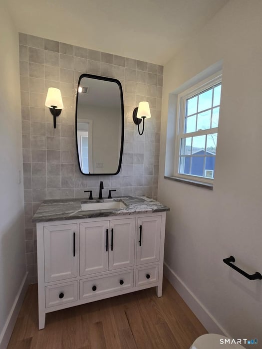 152 Davis Road Photo 11