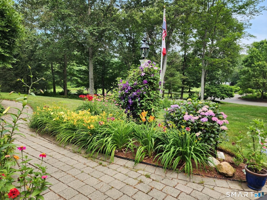 16 Stonewall Drive Photo 3