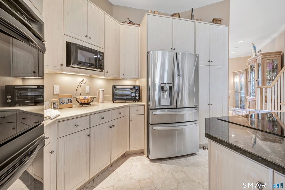 39 Golden Hill Lane Photo 13