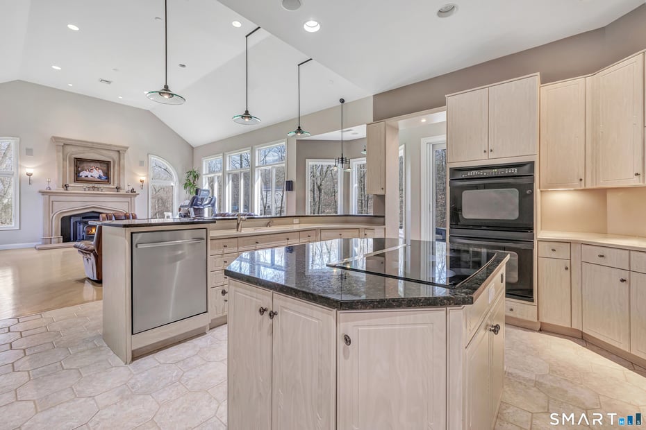 39 Golden Hill Lane Photo 14