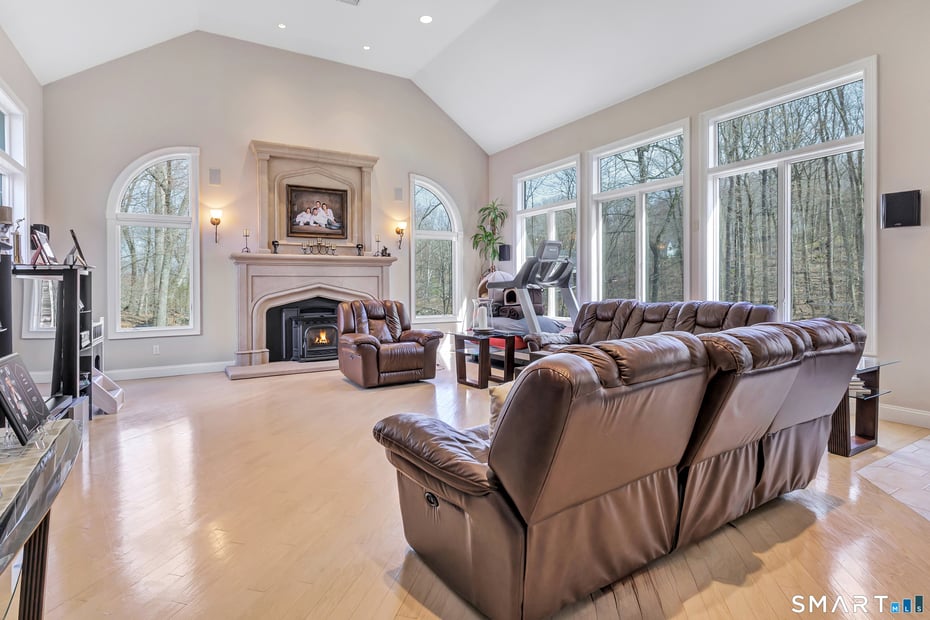 39 Golden Hill Lane Photo 17