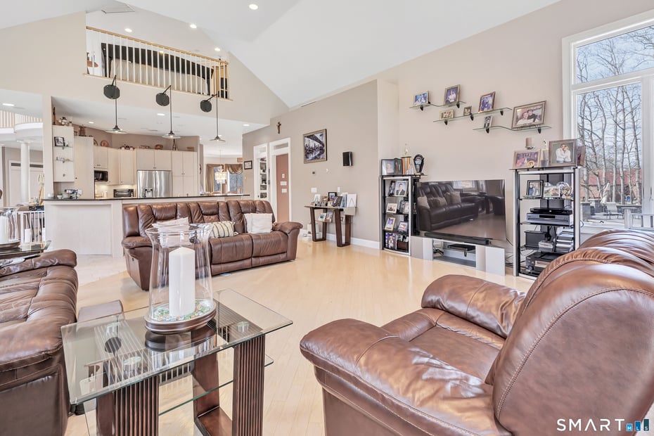 39 Golden Hill Lane Photo 18