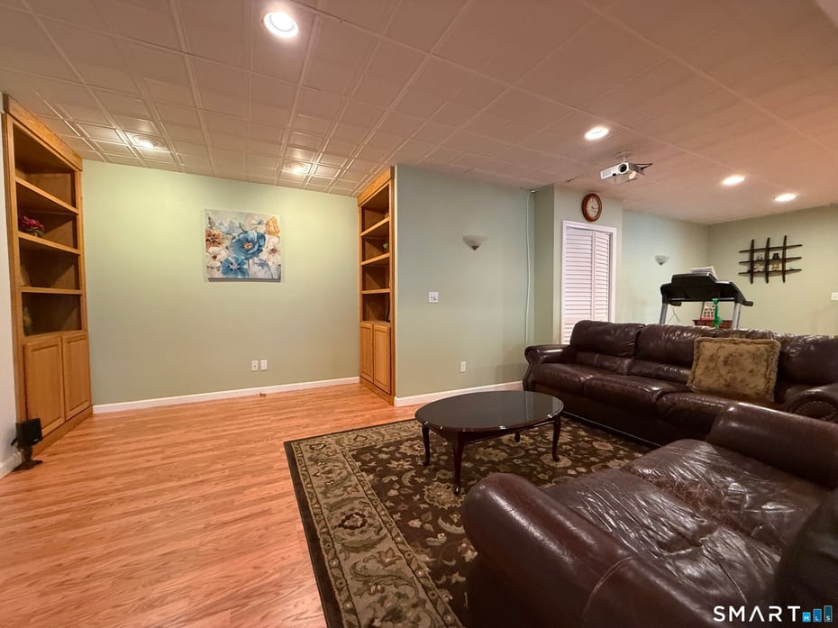 631 Avon Drive Photo 31