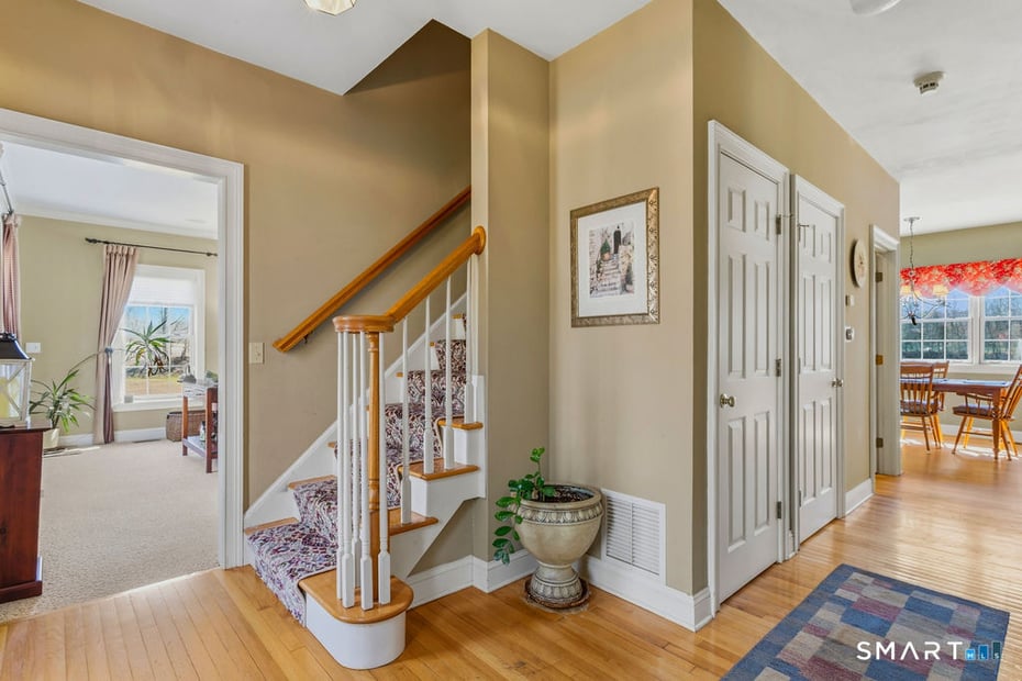 53 Oakridge Drive Photo 18