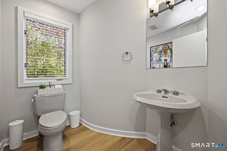 28 Strawberry Lane Photo 12
