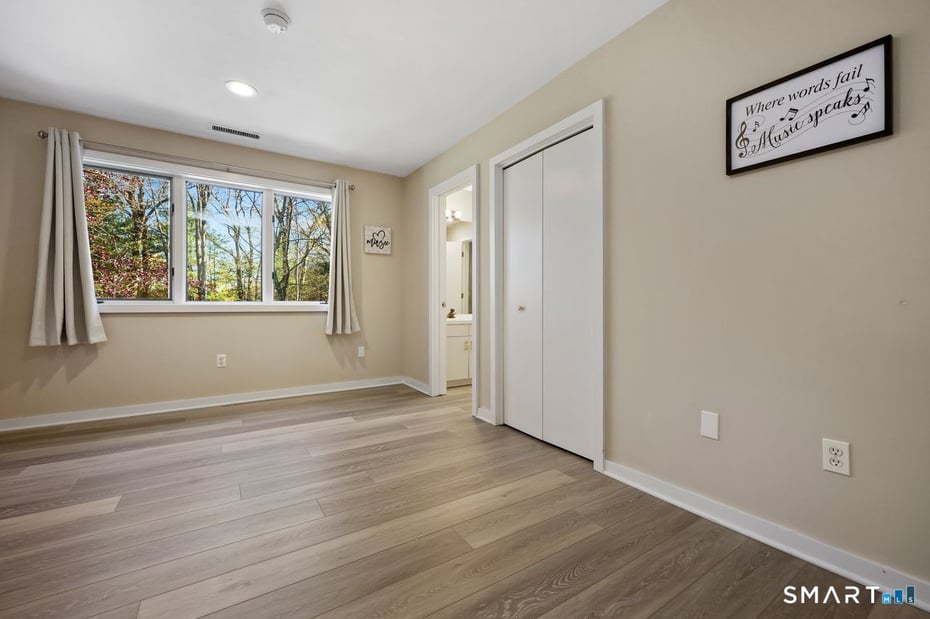 28 Strawberry Lane Photo 25