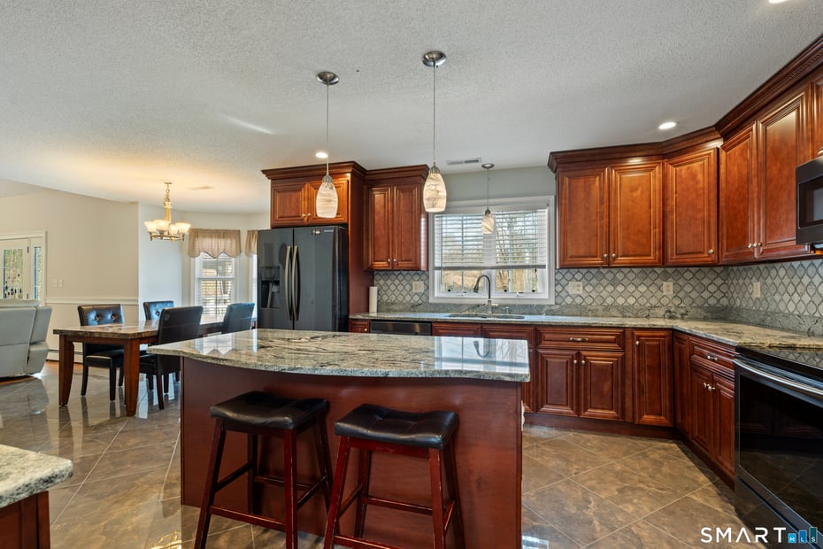 453 Burlington Road Photo 3