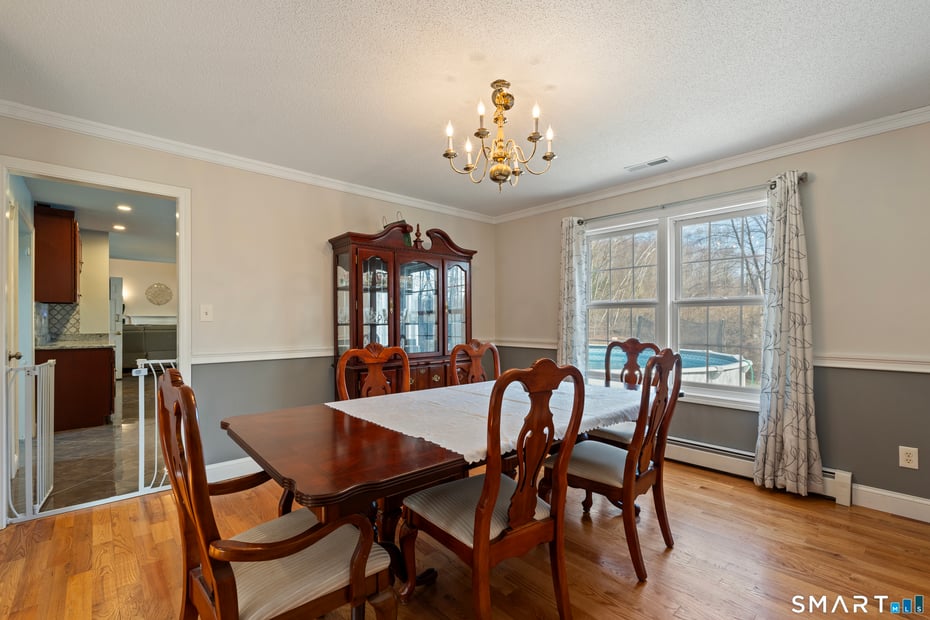 453 Burlington Road Photo 7