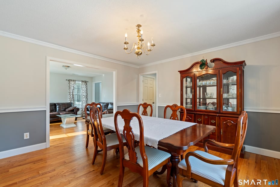 453 Burlington Road Photo 8