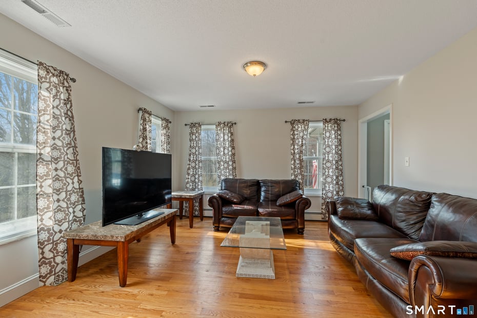 453 Burlington Road Photo 10