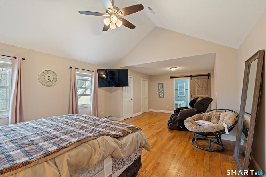 453 Burlington Road Photo 13