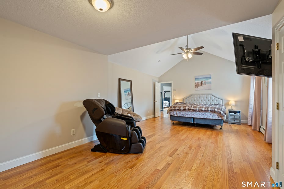 453 Burlington Road Photo 14