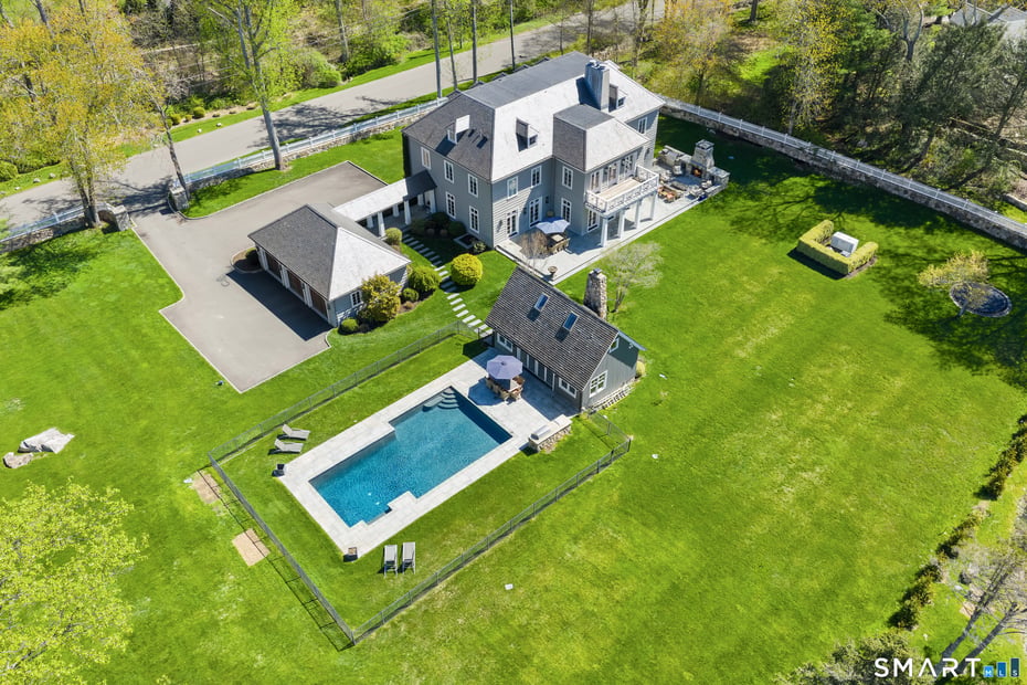 24 Llewellyn Drive Photo 2