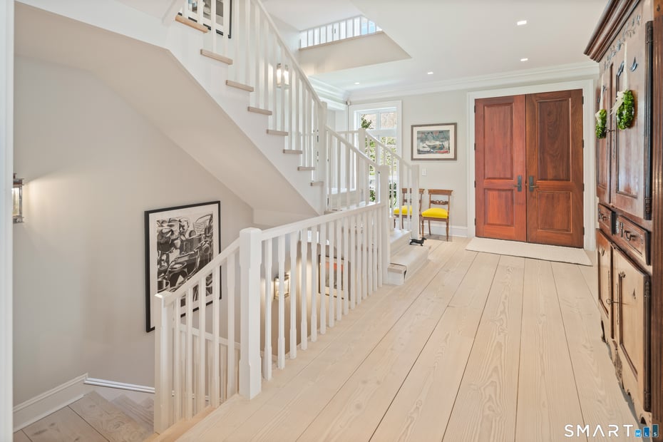 24 Llewellyn Drive Photo 3