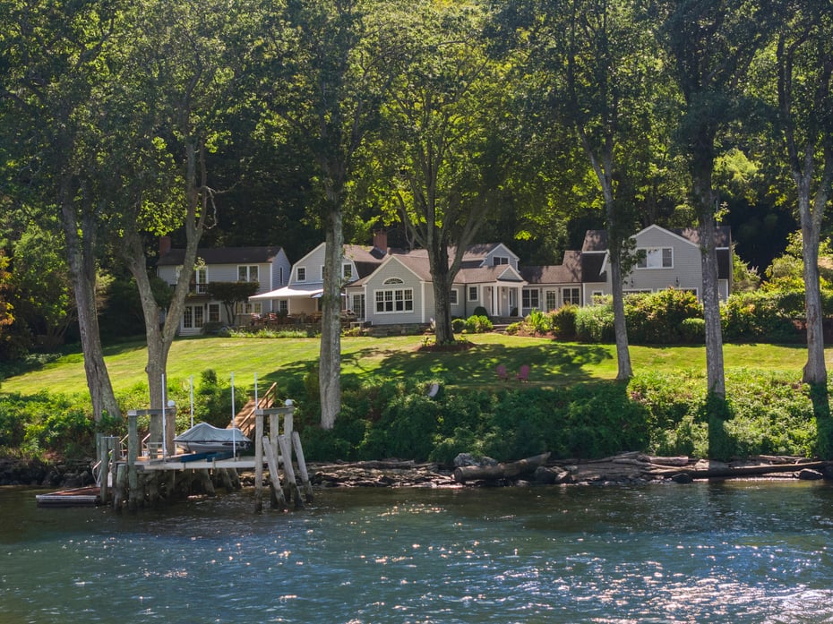 288 Middlesex Avenue Photo 1