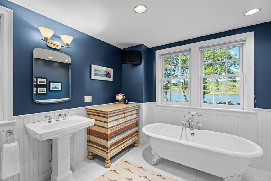 288 Middlesex Avenue Photo 22