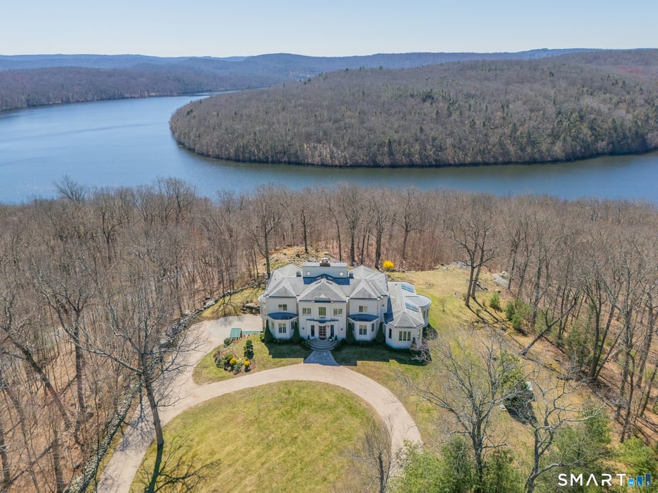 216 Kuhne Road Photo 2