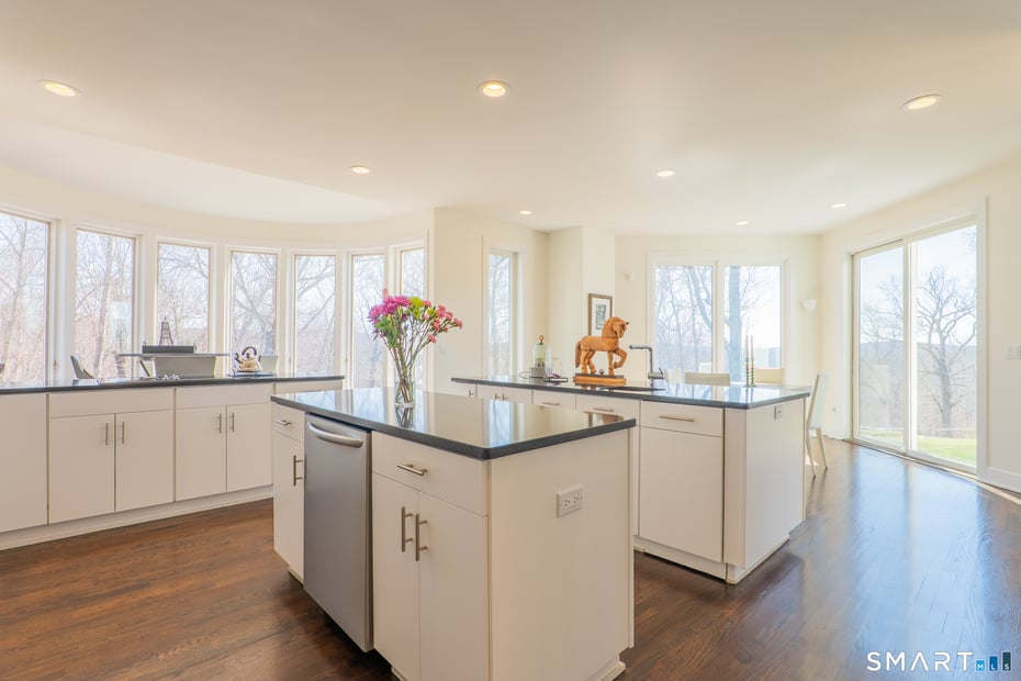 216 Kuhne Road Photo 5