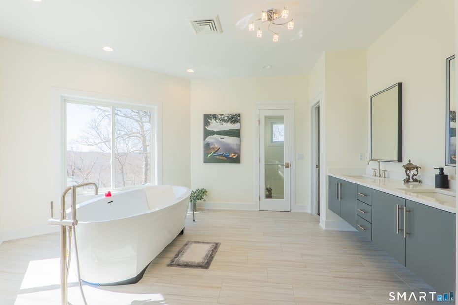 216 Kuhne Road Photo 18