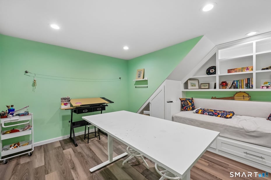 2 Gatehouse Road Photo 35