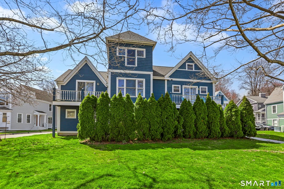 4 Seabreeze Avenue  #B Photo 2