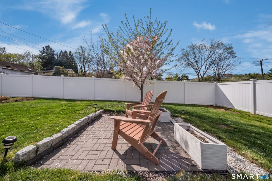 2 Lakeview Terrace Photo 9