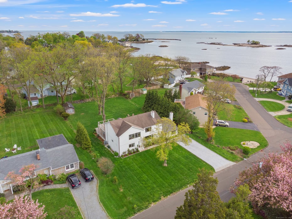 80 Soundview Drive Photo 1