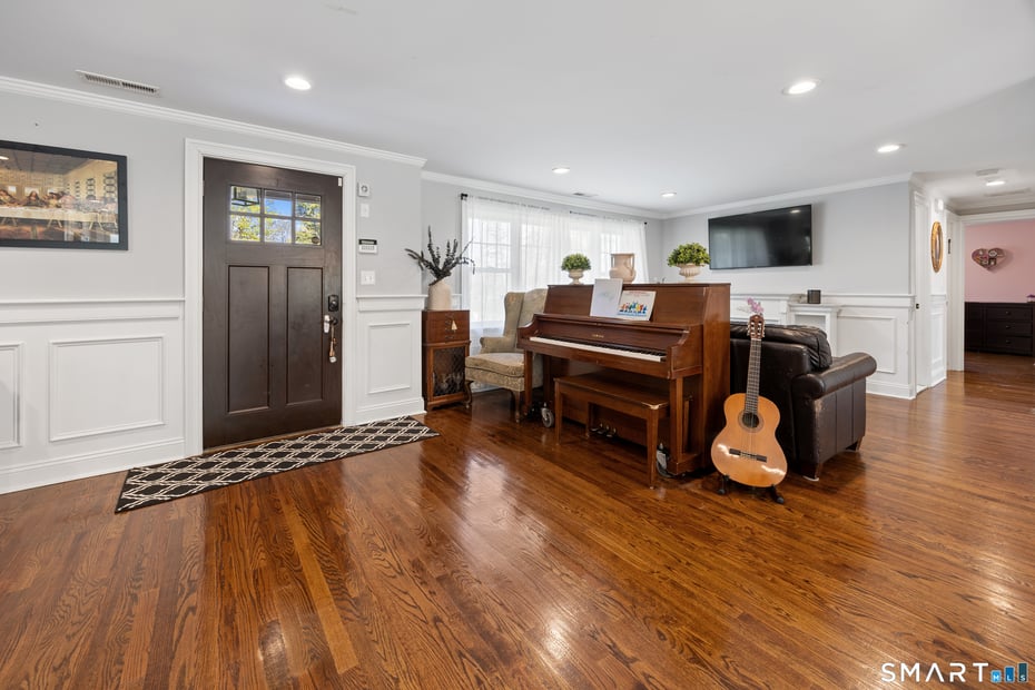 28 Maplewood Lane Photo 4
