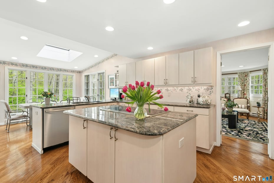 95 Alexandra Drive Photo 13