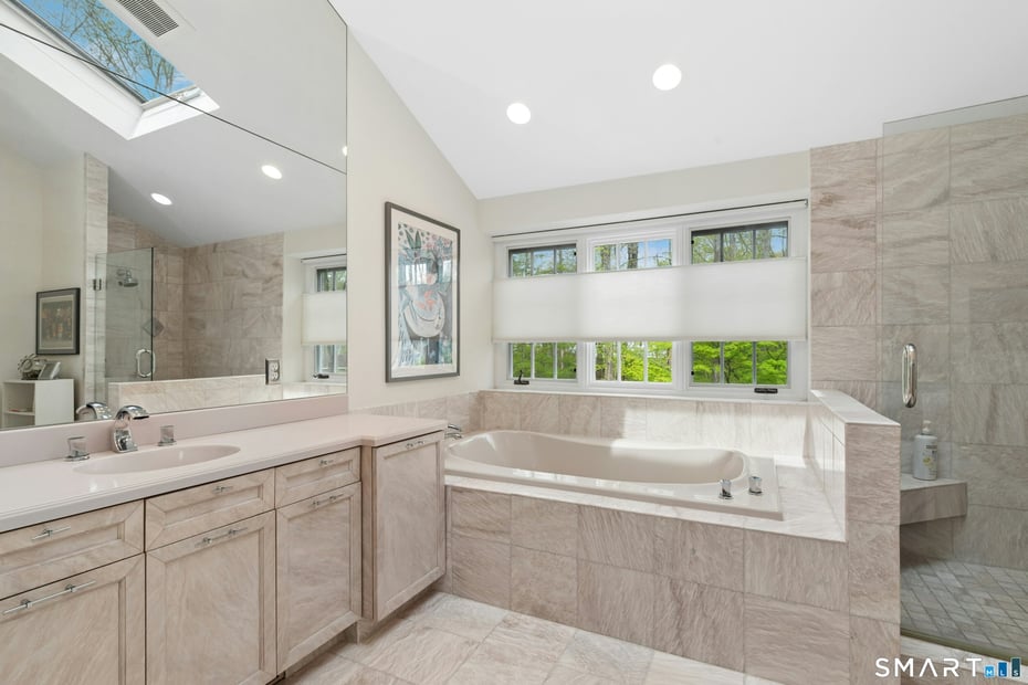 95 Alexandra Drive Photo 22
