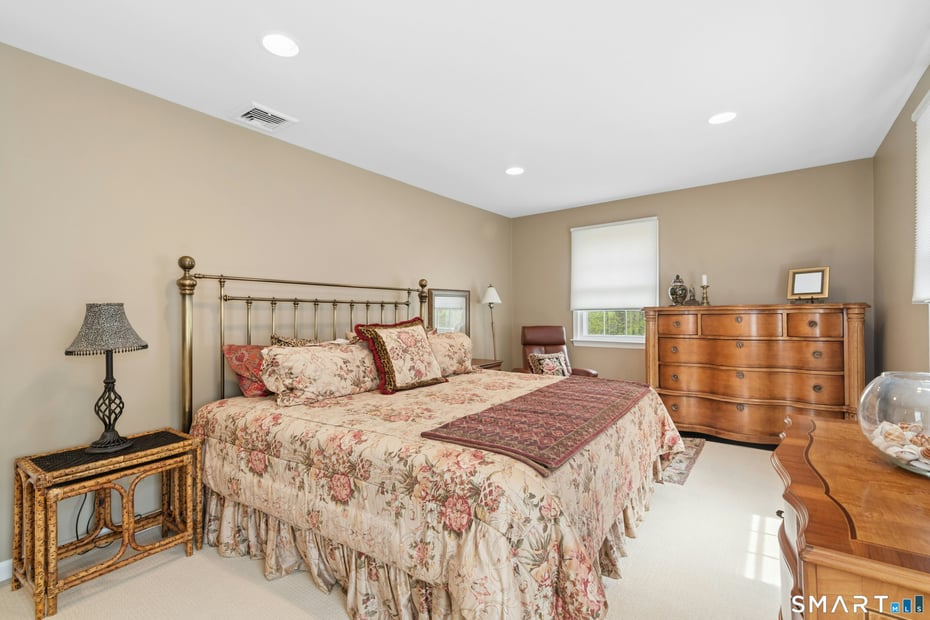 95 Alexandra Drive Photo 25