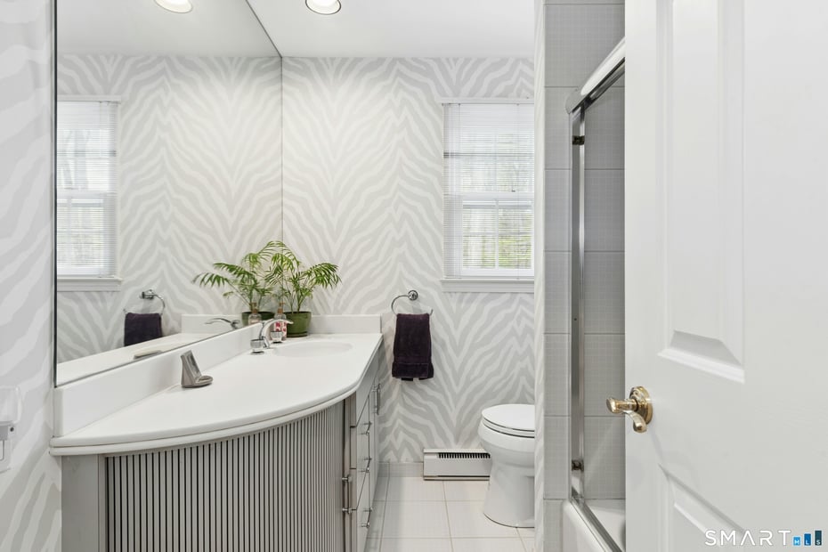 95 Alexandra Drive Photo 27