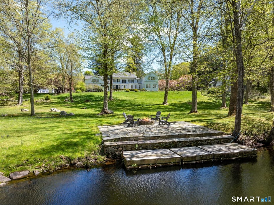 290 Lyons Plain Road Photo 4