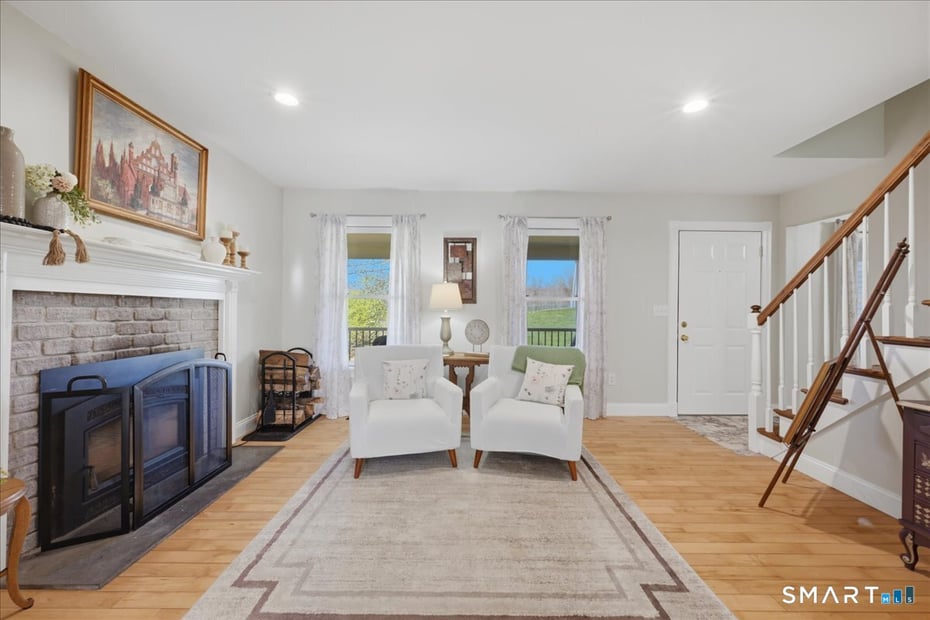 57 Forsyth Road Photo 6