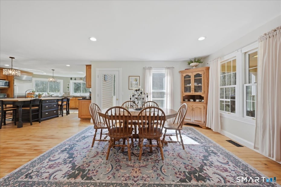 57 Forsyth Road Photo 7